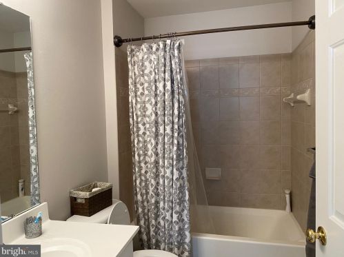 2488 Port Potomac Ave, Woodbridge VA  22191-3069 exterior