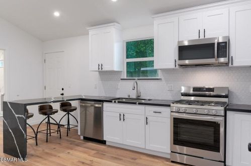 14363 Collins St, Van Nuys CA 91316-1030 exterior