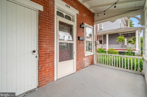 124 Oakland Ave, Gardenville, PA