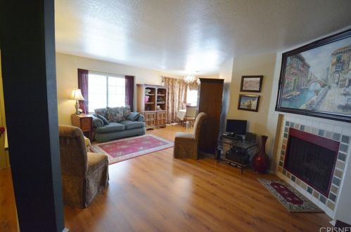 18115 Erik Ct, Santa Clarita, CA 91387-4912
