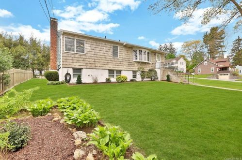 103 Bainbridge Ave, Thornwood, NY 10594-1605