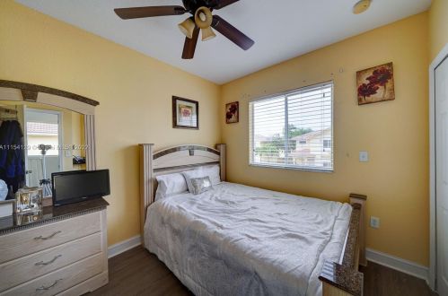 17845 74th Ct, Hialeah FL  33015-8441 exterior