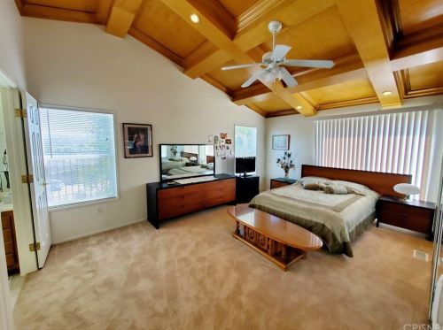 20084 Crestview Dr, Santa Clarita CA  91351-5759 exterior