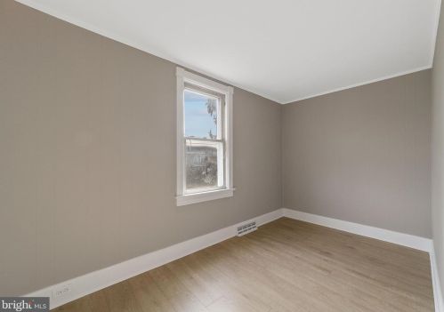 25 Regina Ave, Trenton NJ  08619-2201 exterior