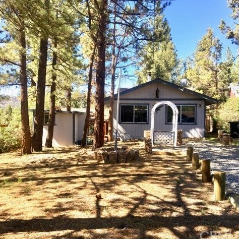 113 Country Club Blvd, Big Bear City, CA 92314-8880