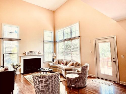 3 Self Ct, Wallingford, CT 06492-2595