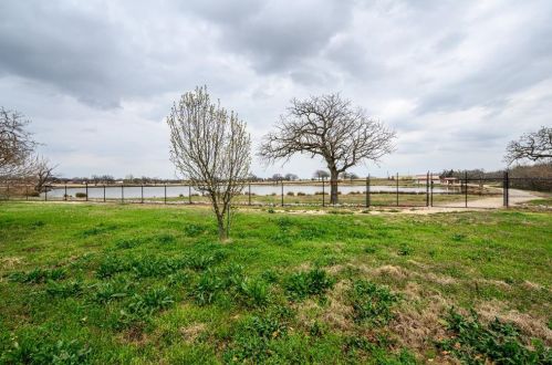 913 Jeffrey Dr, Denton TX  76208-6425 exterior