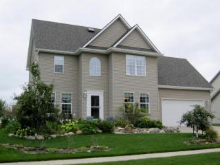 3039 Roxboro Dr, Ames, IA 50010-1111
