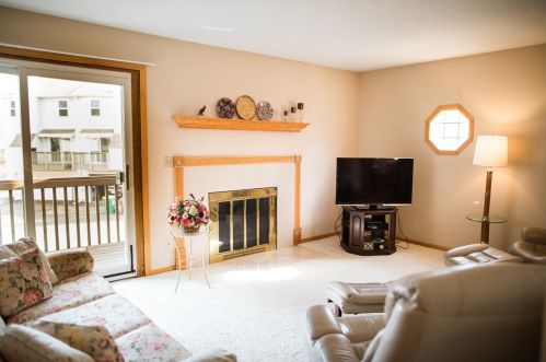 8859 42nd Ave, Minneapolis, MN 55427-1055