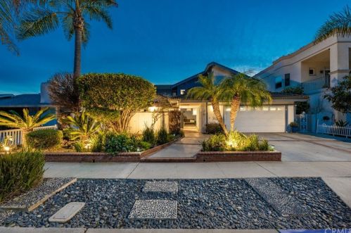 9032 Christine Dr, Huntington Beach, CA 92646-8314