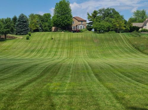 1930 Upper Vly Dr, West Jefferson OH  43162-9542 exterior