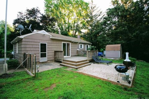 99 Laurel Hill Rd, Brookfield Center CT  06804-1014 exterior