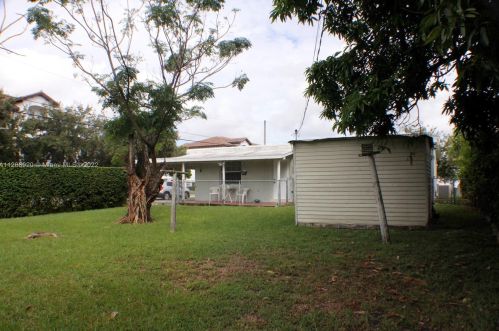 890 35th St, Hialeah FL  33013-3121 exterior