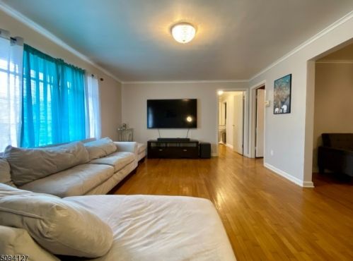 27 Union Ave, Nutley NJ  07110-3325 exterior