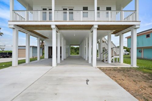 4105 San Jacinto Dr, Galveston, TX 77554-6917