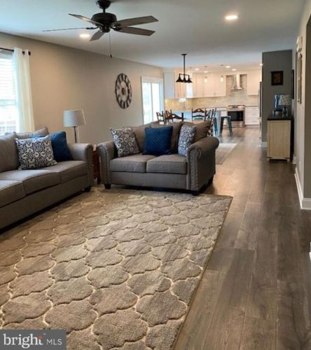 55 Kings Ct, Swedesboro NJ  08085-5033 exterior