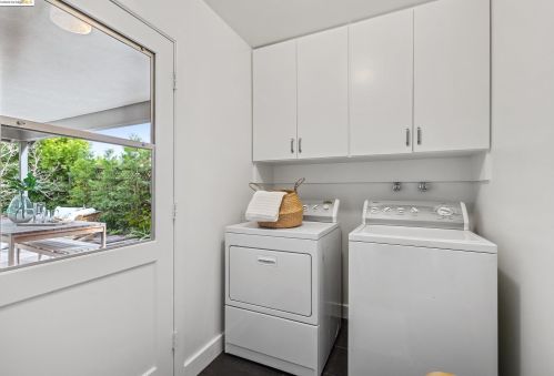 13050 Brookpark Rd, Oakland CA  94619-3504 exterior