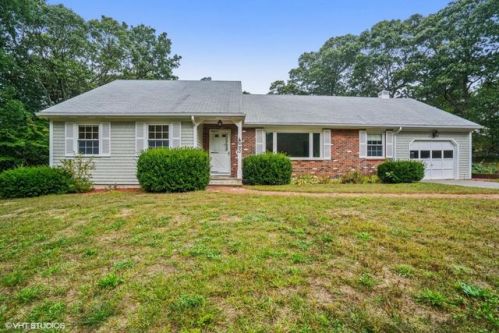 90 Bray Farm Rd, Yarmouth, MA 02675-1550