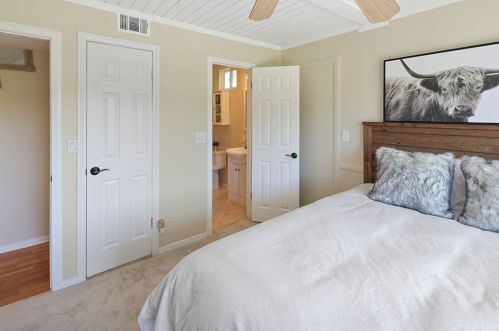 3525 Pansy Dr, Calabasas CA  91302-2072 exterior