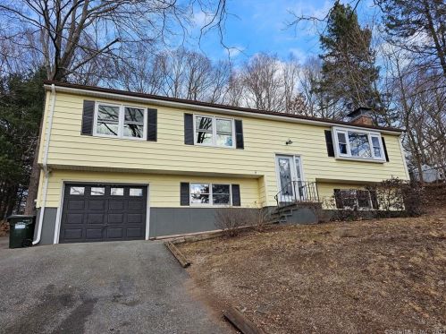 12 Lauren Ln, Norwich, CT 06360-6434