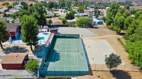 33278 Hidden Holw Dr, Wildomar CA exterior