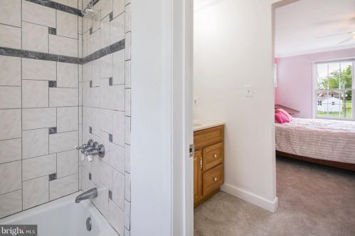 240 O St, Purcellville VA  20132-3002 exterior