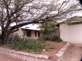 2355 Hampton St, Tucson, AZ 85719-3815