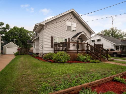1614 15th St, Manitowoc, WI 54220-6120