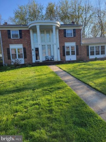 2805 Waterford Dr, Riverton, NJ 08077-4424