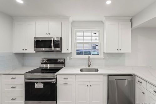 27 Hawthorne Dr, Norwalk CT  06851-4113 exterior