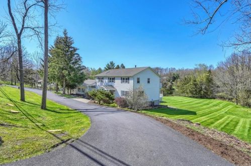 24 Waterbury Rd, Warwick, NY 10990-2434