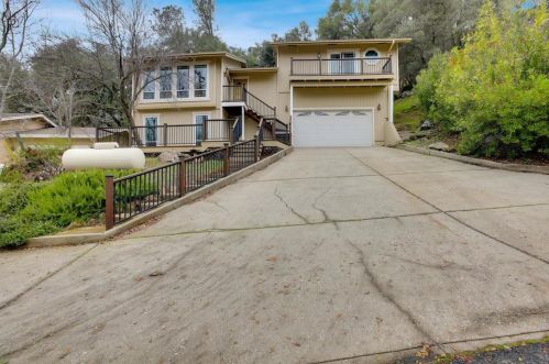 18864 Jayhawk Dr, Lake Wildwood, CA 95946-9218