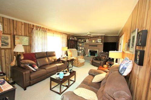 2209 Ridge Rd, Finleyville, PA 15332-1507