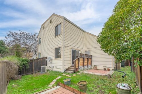 1533 Yardley St, Santa Rosa CA 95403-2397 exterior