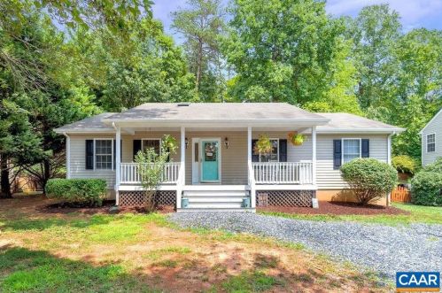 913 Jefferson Dr, Bybee, VA 22963-3312