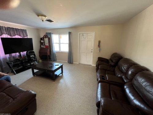 987 San Remo Ave, Naples, FL 34104-4017