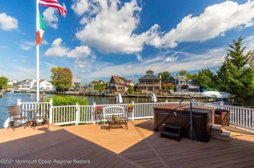 98 Jib Ln, Bricktown NJ  08723-6747 exterior