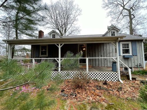 48 Bayberry Ln, Northport, NY 11768-2305