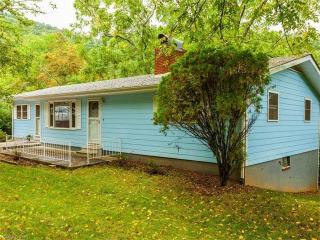77 Bassett Rd, Asheville, NC 28804-2731