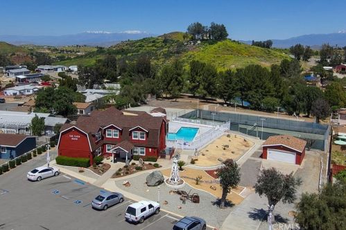 33347 Harvest Way, Wildomar CA 92595-9118 exterior