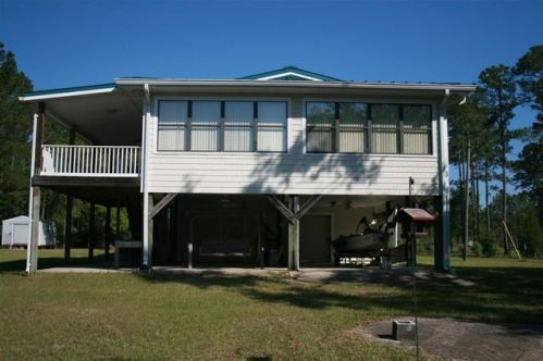 429 Buckhorn Creek Rd, Saint Teresa, FL 32358-1609