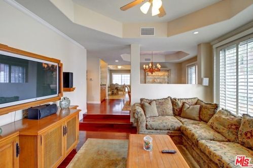 5100 Noble Ave, Van Nuys CA 91402-4509 exterior