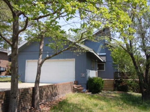 208 Robin Lake Dr, Dudley, NC 28333-9139
