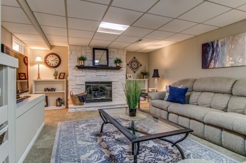 8250 Jackson Ave, Hammond IN  46321-1633 exterior