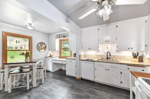 181 Glenview Ave, Milwaukee WI 53213-3323 exterior