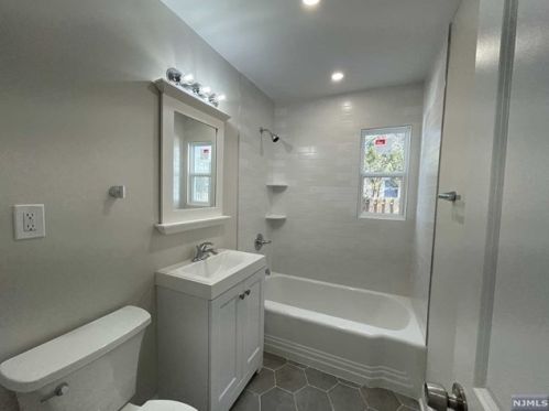 236 Reichelt Rd, N Milford NJ  07646-2218 exterior