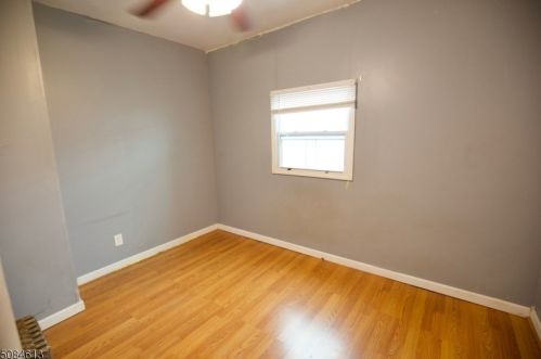 32 Arverne Ter, Irvington NJ 07111-3814 exterior