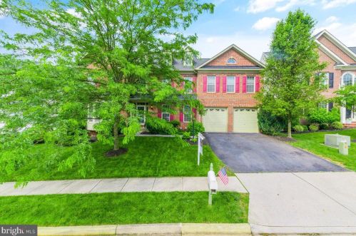 14297 Ladderbacked Dr, Gainesville, VA 20155-5922