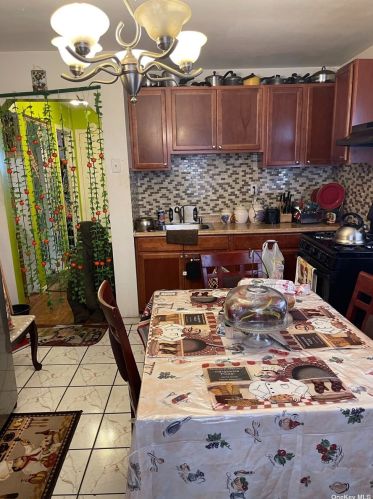 12012 198th St, Jamaica, NY 11412-3730