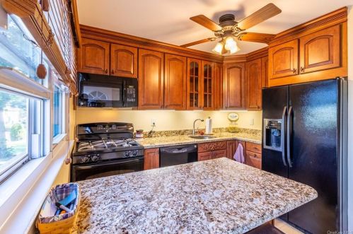 148 Parkside Dr, Airmont, NY 10901-7802